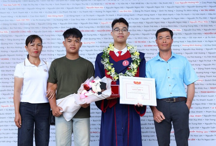 Chàng sinh viên dân tộc Sán Chỉ tốt nghiệp Thủ khoa Đại học Bách khoa Hà Nội - ảnh 2