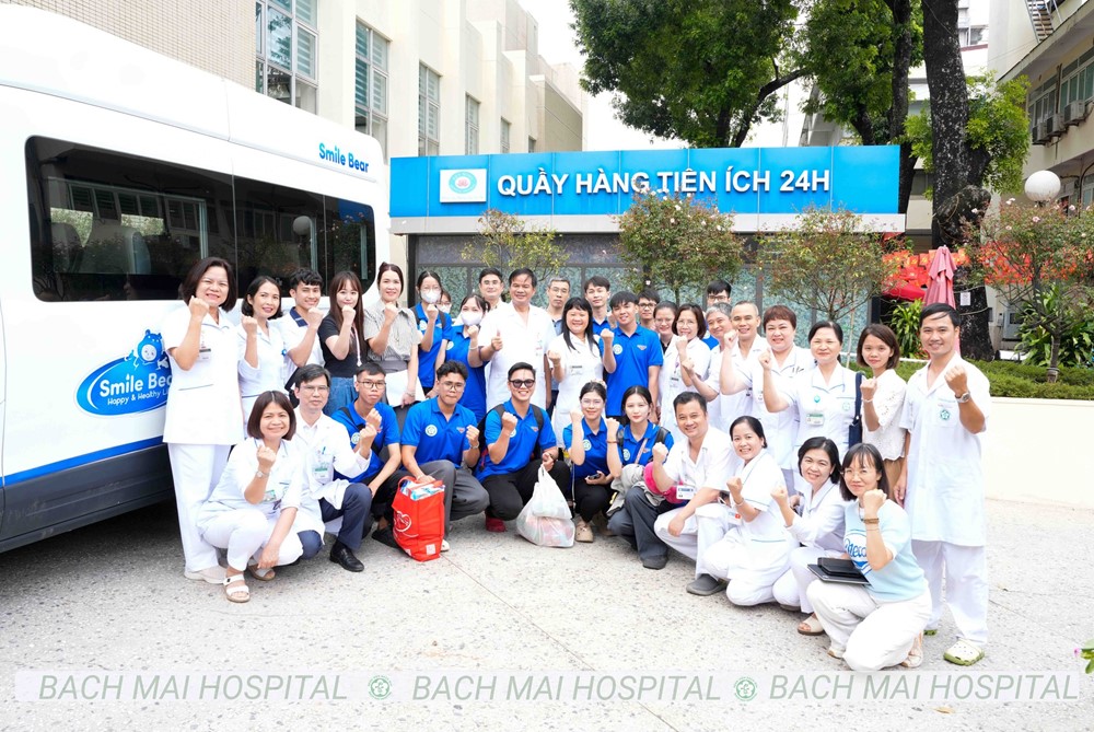 Hơn 30 bác sĩ của Bệnh viện Bạch Mai vào vùng bão lũ hỗ trợ  - ảnh 2