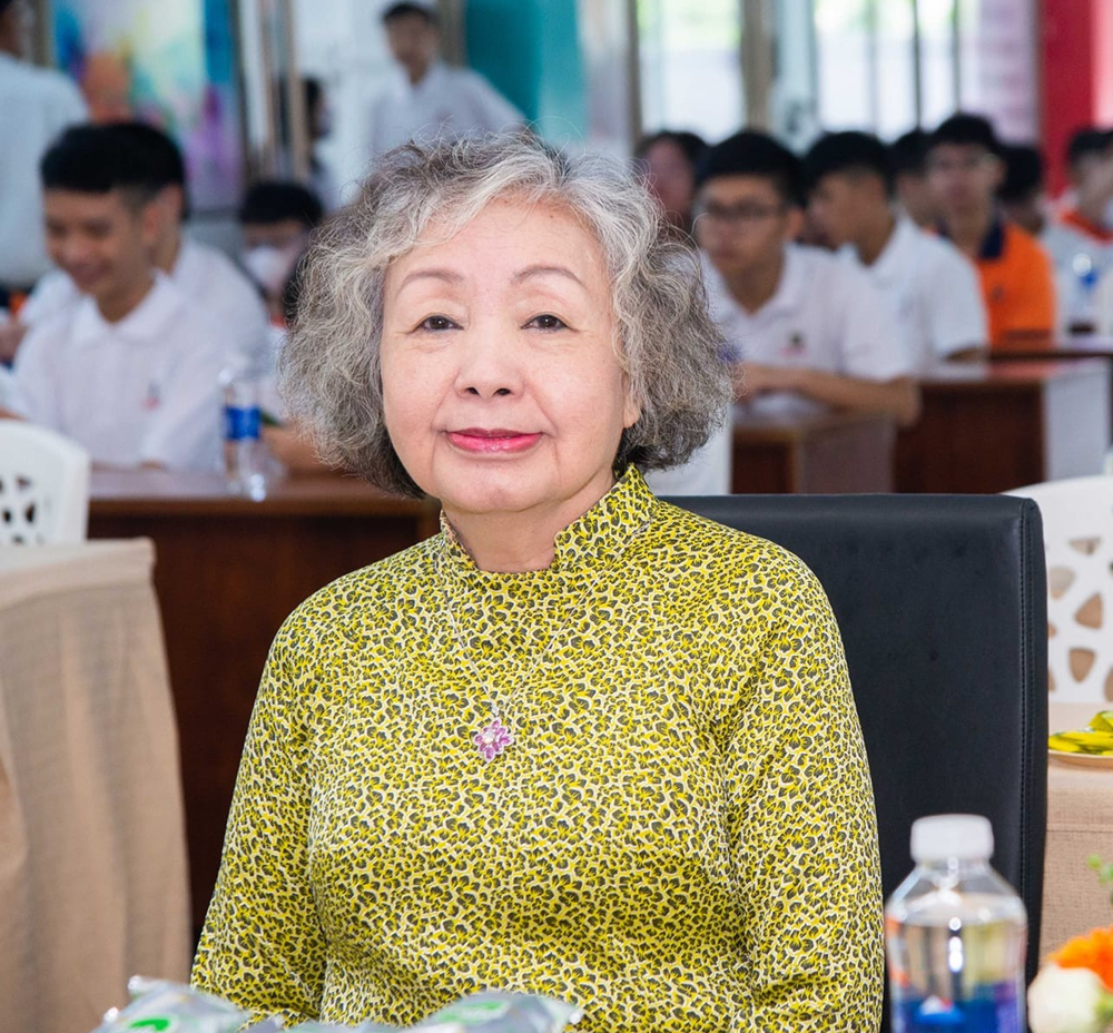 Hé lộ gia tộc kín tiếng nắm giữ ‘đế chế’ đa ngành nghìn tỷ: Thế hệ kế nghiệp học vấn ‘cực khủng’, nhiều người làm Chủ tịch, Giám đốc - ảnh 3