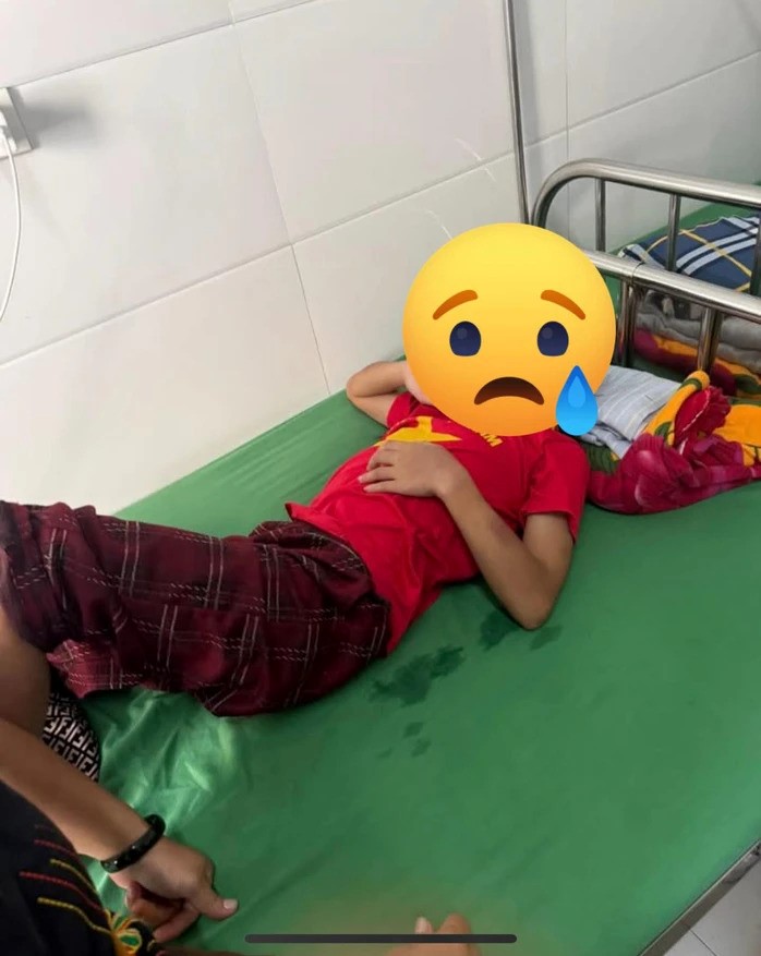 Bé gái lớp 5 nghi bị cha dượng bạo hành: Vùng đầu chảy máu, chân khó cử động - ảnh 2
