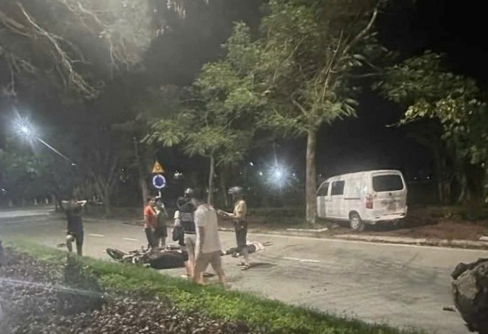 Vướng dây cáp quang rơi xuống đường, nguyên Chủ tịch xã tử vong  - ảnh 1