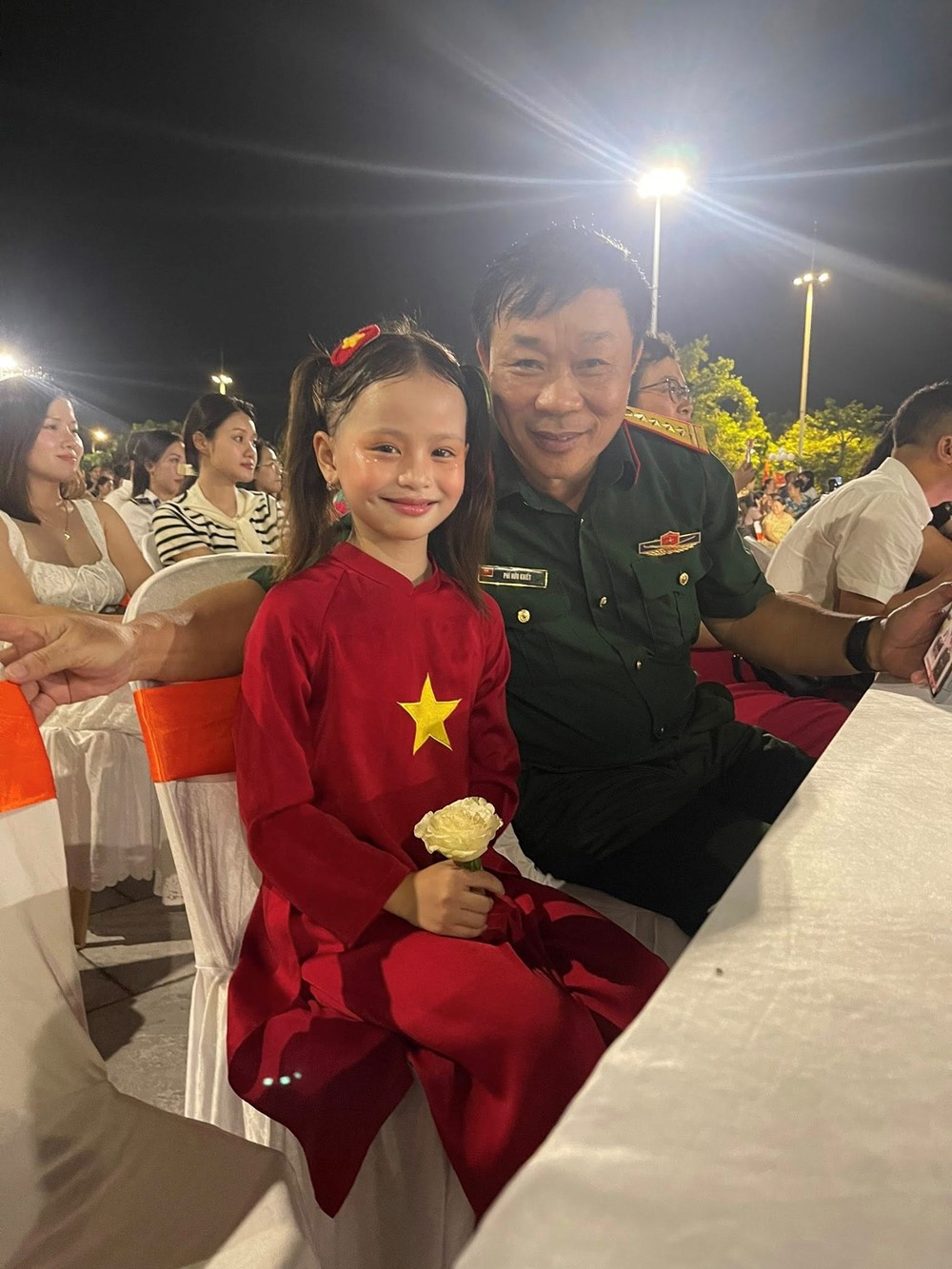 Gia thế thật của bé gái 7 tuổi cực 'đắt show', từng song ca với Mỹ Tâm tại Đại lễ 2/9 - ảnh 4