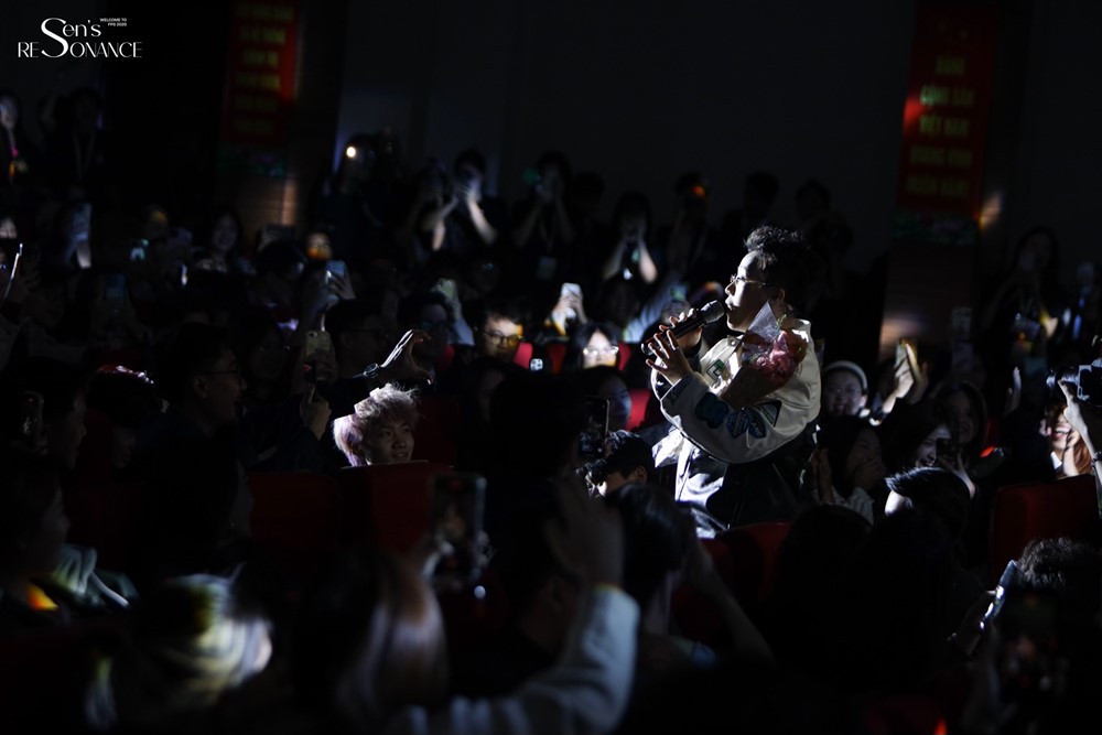 Dàn sao 'khủng' đổ bộ FPS 2025: Đêm nhạc hội chào tân đầy cảm xúc - ảnh 2