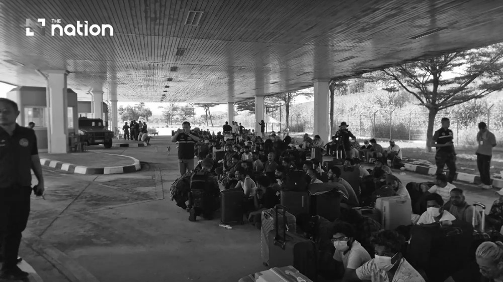 Quân đội cho nổ tung nhiều tòa nhà trong khu vực lừa đảo khét tiếng - ảnh 2