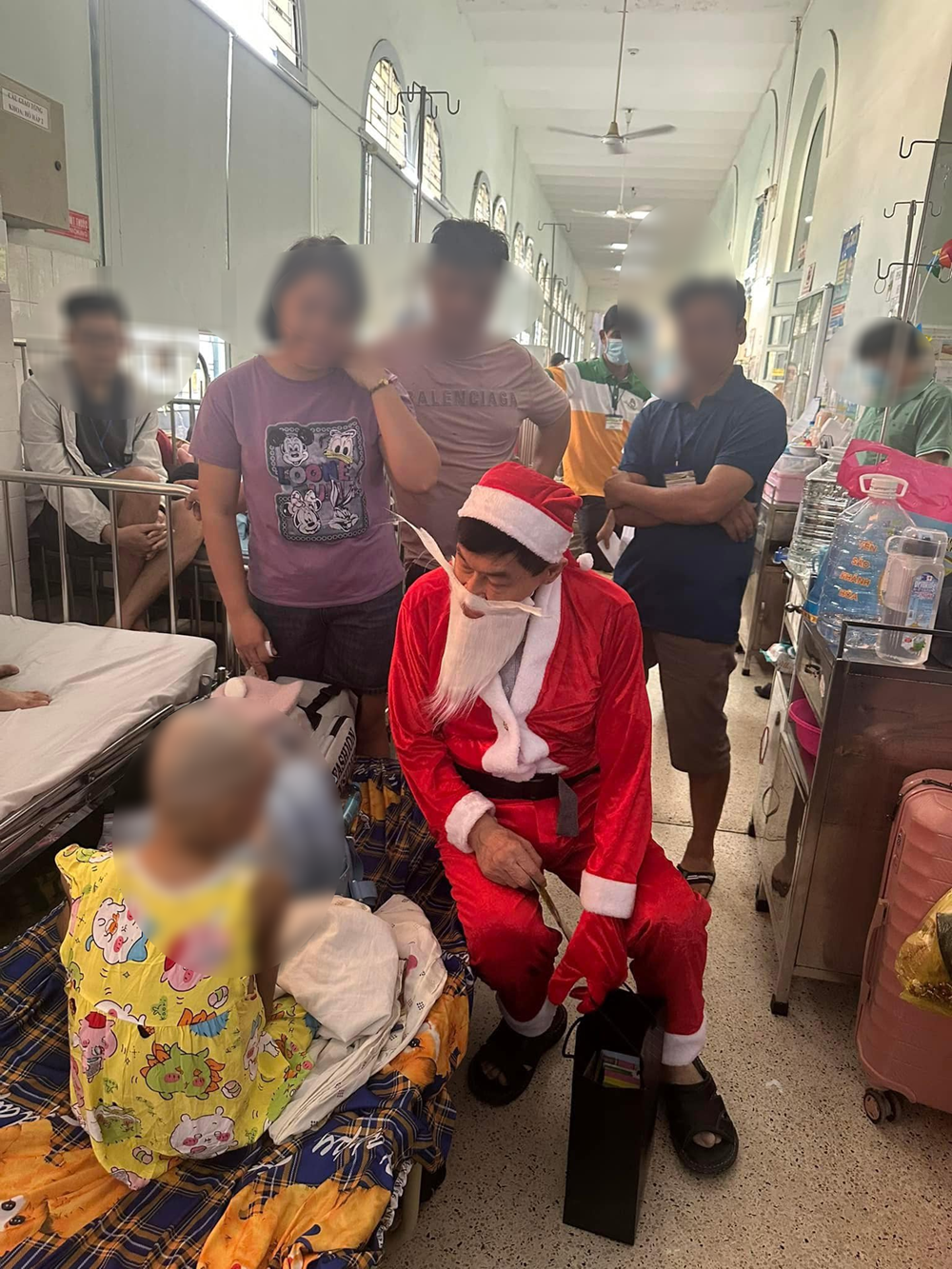 Cả đời gây dựng ‘đế chế’ hàng hiệu, tỷ phú U80 Johnathan Hạnh Nguyễn lại tiêu hết tiền tiết kiệm cho việc này - ảnh 2