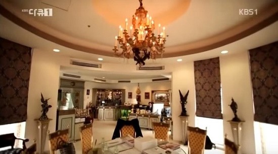 Biệt thự dát vàng 500m2 của tỷ phú Johnathan Hạnh Nguyễn: 3 mặt tiền hướng sông, từng lên sóng Đài truyền hình Hàn Quốc - ảnh 3