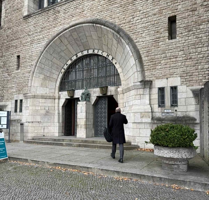 Xét xử khẩn cấp vụ Vingroup kiện Lê Trung Khoa vì hành vi vu khống, phỉ báng - ảnh 1