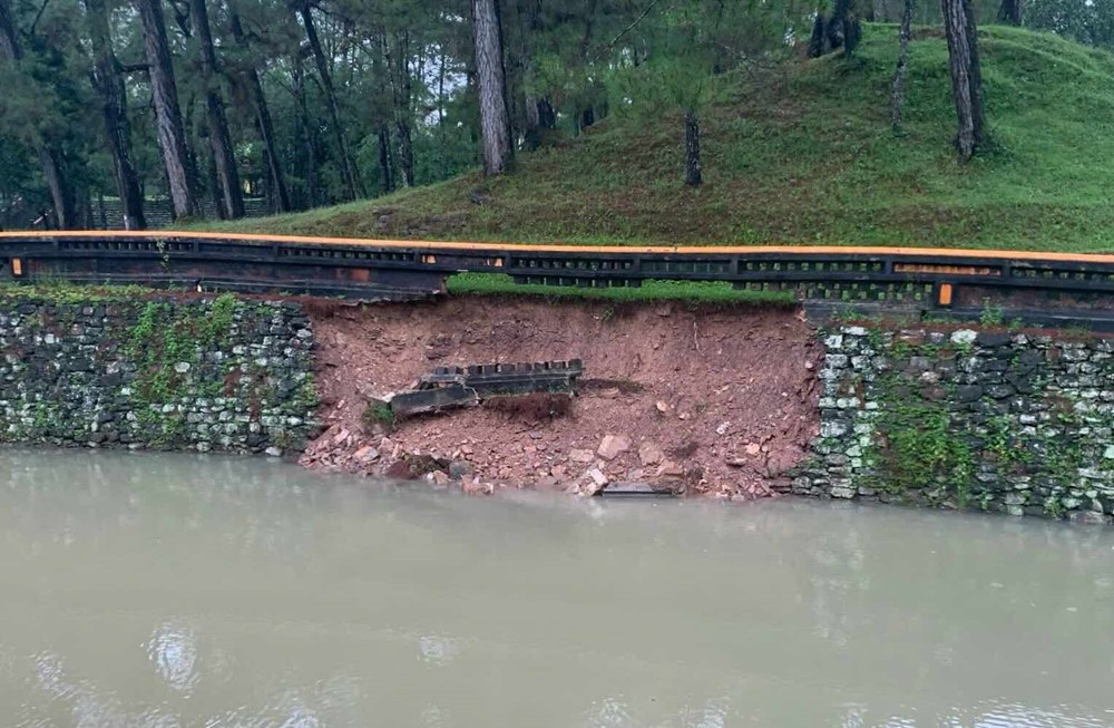 Hơn 15m tường di tích được UNESCO công nhận của Việt Nam đổ sập - ảnh 2