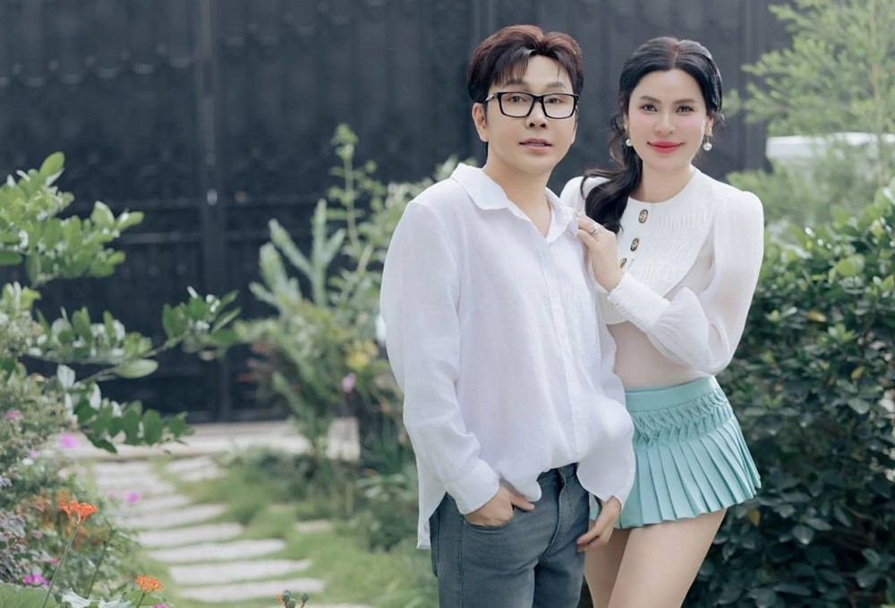 NSƯT vừa đón con đầu lòng ở tuổi U60: Lấy Hoa hậu đã có 3 con, điều hành 2 công ty mang tên vợ, sống trong biệt thự 200 tỷ - ảnh 1