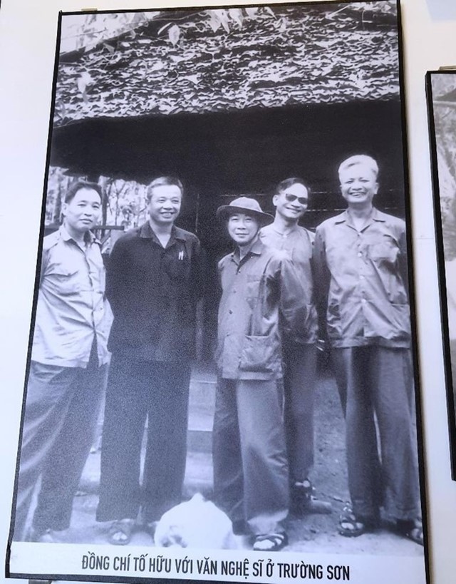 Nhà thơ Việt Nam duy nhất trở thành Phó Thủ tướng: 23 tuổi làm Bí thư Tỉnh ủy, được trao tặng Huân chương Sao Vàng - ảnh 2