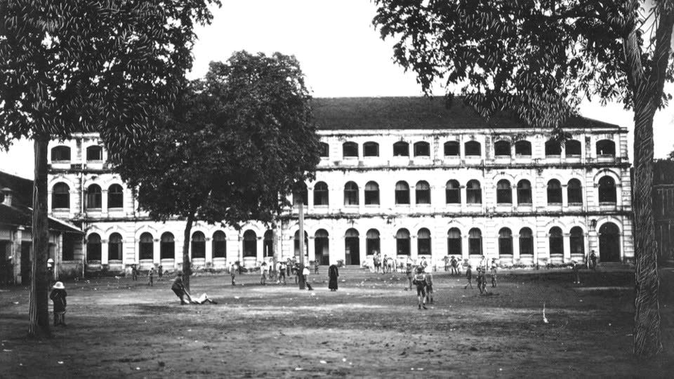 Ngôi trường cấp 3 danh giá bậc nhất Thủ đô: Đào tạo ra nhiều nhân tài, cựu học sinh toàn chính khách, Giáo sư, nghệ sĩ lừng danh - ảnh 1