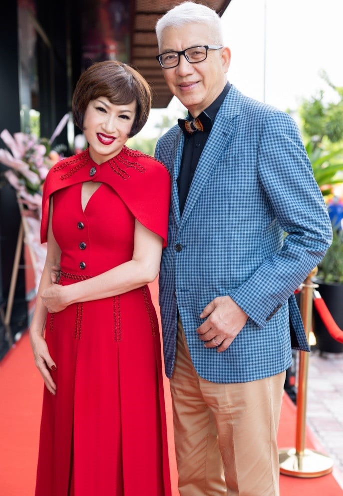 Nữ ca sĩ đông con nhất showbiz Việt: Có 9 con sau 3 cuộc hôn nhân, chồng hiện tại vừa là ‘bạn đời’ vừa là sui gia - ảnh 3