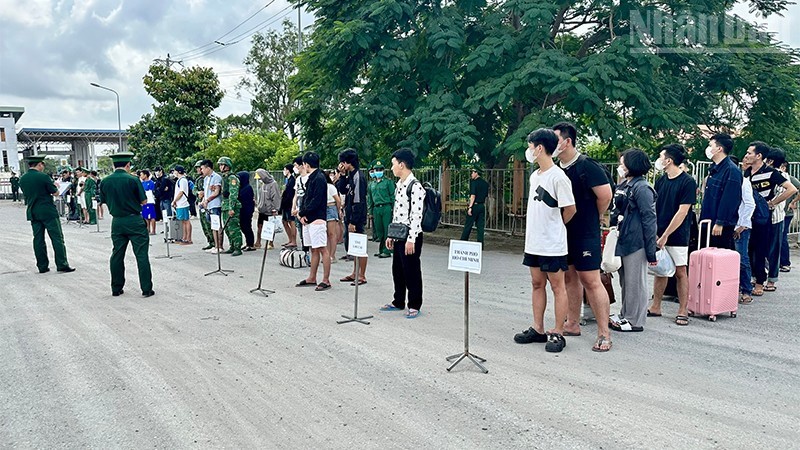 Việt Nam tiếp nhận 3 đối tượng bị truy nã - ảnh 1