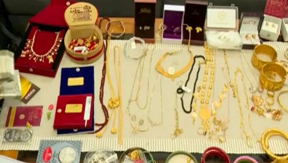 Đột kích nhà Phó Giám đốc xây dựng, tịch thu 26 cây vàng, 6 bất động sản ‘mặt tiền’ và hơn 5 tỷ tiền tiết kiệm - ảnh 1