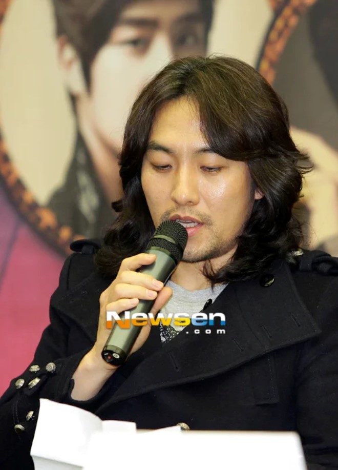 Khởi tố nam ca sĩ lãnh đạo đường dây lừa đảo 3.700 tỷ, vận hành 35 chi nhánh, liên quan 30.000 nhà đầu tư - ảnh 2