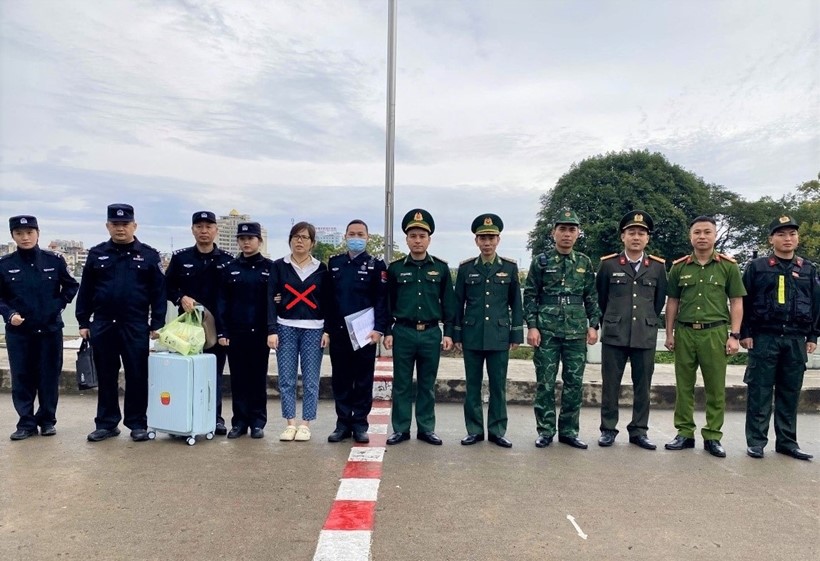 Bắt, trục xuất đối tượng truy nã nguy hiểm sinh năm 1966 - ảnh 1