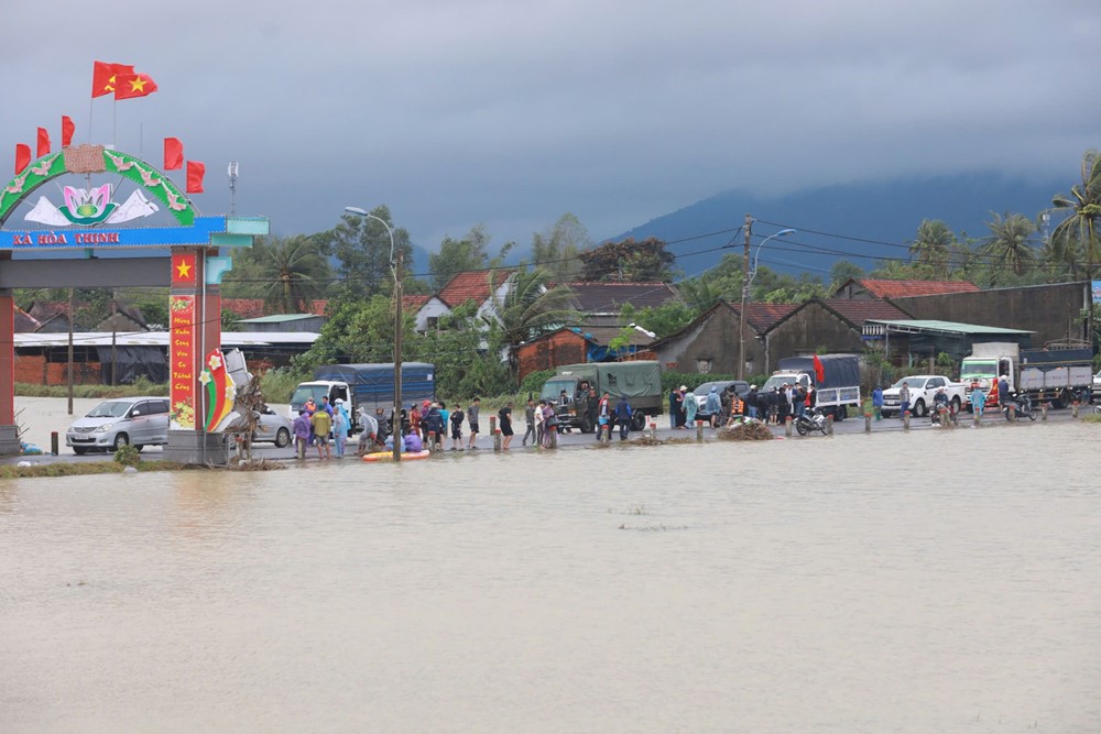 MTTQ Việt Nam tiếp nhận hơn 2.000 tỷ ủng hộ đồng bào vùng bão lũ - ảnh 1