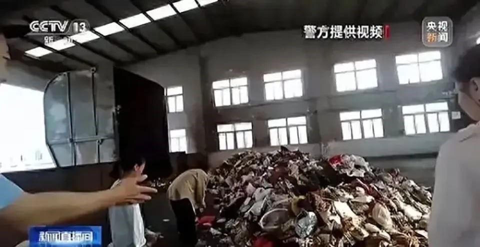 Chủ tiệm vàng vứt nhầm 13 cây vàng vào xe rác, hoảng loạn cầu cứu cảnh sát - ảnh 2