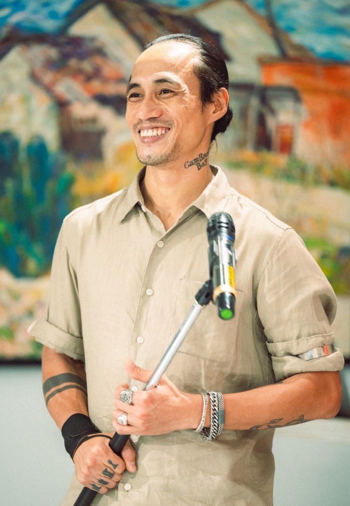 Nam ca sĩ Việt gặp biến cố phải tạm rút lui khỏi giới giải trí, lên chùa đi tu, cuộc sống sau 7 năm ra sao? - ảnh 1