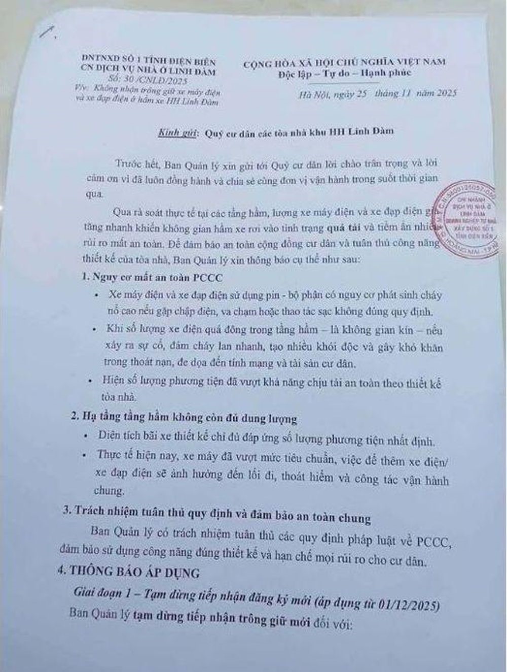 Chung cư đông dân nhất Hà Nội cấm gửi xe điện - ảnh 2