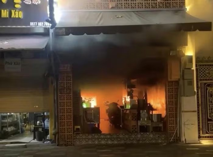 Danh tính 4 nạn nhân tử vong trong vụ cháy quán ăn rạng sáng nay - ảnh 1