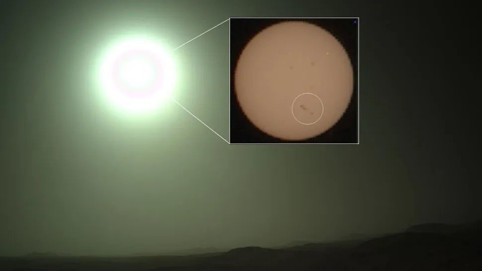 Xuất hiện vết đen Mặt Trời khổng lồ hướng về phía Trái Đất - ảnh 1