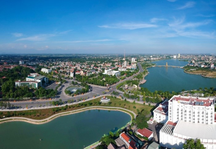 Cán bộ, công chức được yêu cầu không mặc quần bò, áo phông không cổ tại công sở - ảnh 1