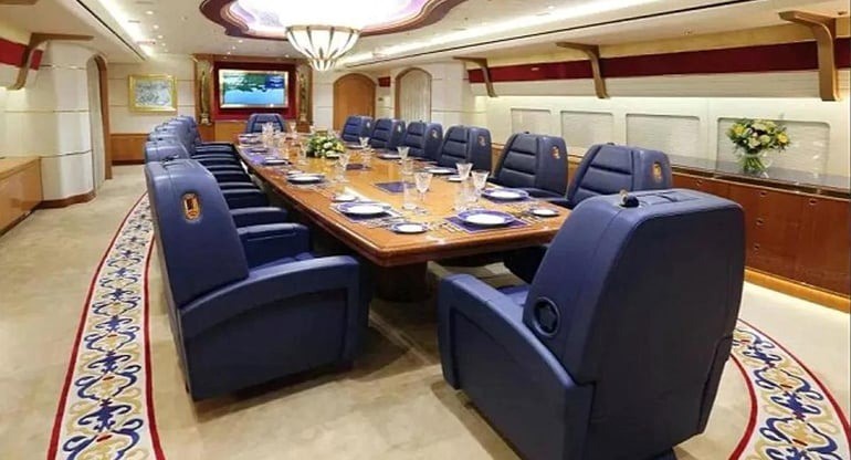 Vị vua đứng đầu gia tộc 300 tỷ USD: Tặng cả 'cung điện bay' cho ông Trump, biệt thự rải khắp thế giới - ảnh 10