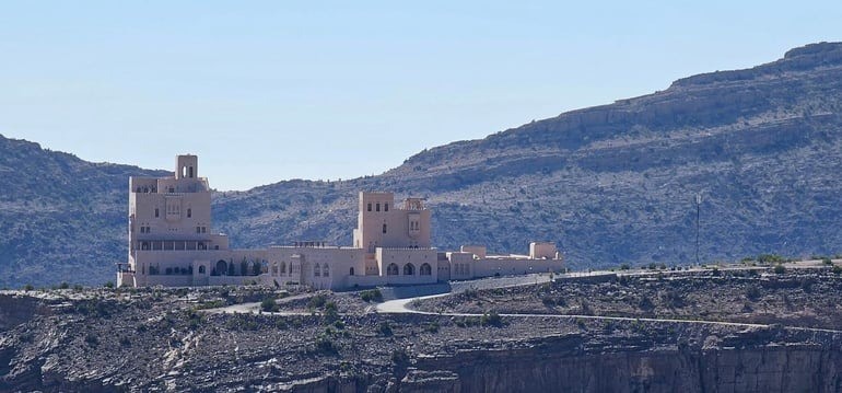 Vị vua đứng đầu gia tộc 300 tỷ USD: Tặng cả 'cung điện bay' cho ông Trump, biệt thự rải khắp thế giới - ảnh 3