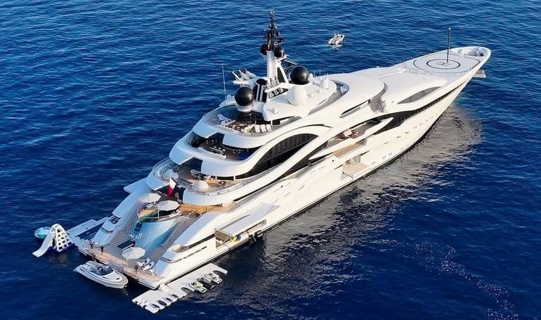 Vị vua đứng đầu gia tộc 300 tỷ USD: Tặng cả 'cung điện bay' cho ông Trump, biệt thự rải khắp thế giới - ảnh 7