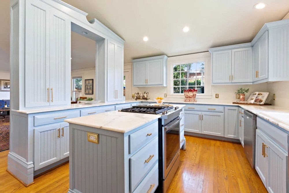 ‘Hoa hậu giàu nhất Việt Nam’ lấy chồng là Giáo sư, Tiến sĩ, vừa mua biệt thự 37 tỷ tại Mỹ cho bố mẹ dưỡng già - ảnh 5