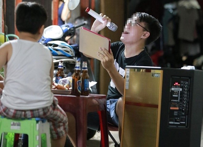 Từ nay, hát karaoke gây ồn ào vào bất kỳ thời điểm nào trong ngày đều có thể bị phạt tới 160 triệu đồng - ảnh 1