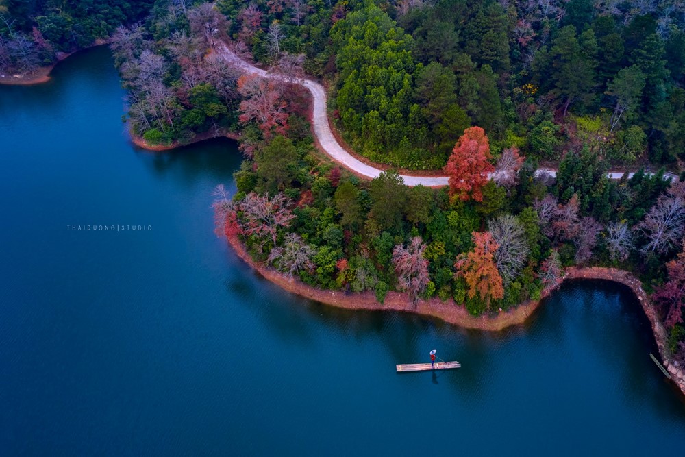 Hồ nhân tạo đẹp tựa trời Âu mùa phong thay lá, nằm cách ‘thác nước đẹp bậc nhất thế giới’ của Việt Nam chưa đầy 3km - ảnh 4