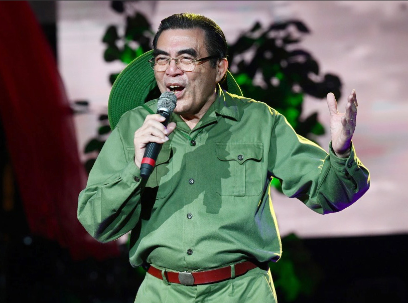 Nam NSND nổi tiếng từng là lính lái xe tăng, nay là 'huyền thoại nhạc đỏ', hạnh phúc bên vợ mỹ nhân và 4 người con - ảnh 2