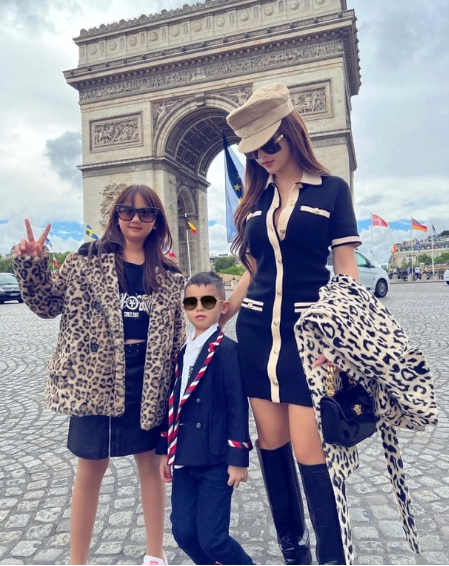 Cô gái Việt từ bỏ hào quang đi lấy chồng đại gia, được tặng biệt thự hơn 100 tỷ dịp Valentine, chuyển khoản 24 tỷ để thư giãn và ‘tiêu vặt’ - ảnh 8