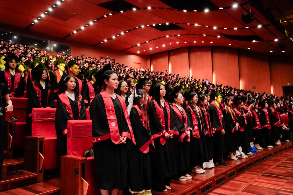 Từ 2026, sinh viên tốt nghiệp xuất sắc có thể được 'thưởng' 150 triệu nếu về làm việc tại thành phố này - ảnh 1