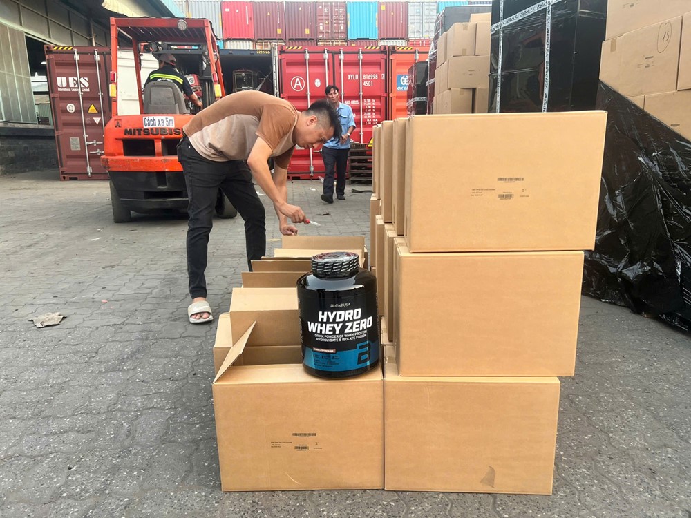 Bắt Giám đốc cầm đầu đường dây buôn lậu 50.000 hộp thực phẩm chức năng, trị giá hơn 40 tỷ - ảnh 1