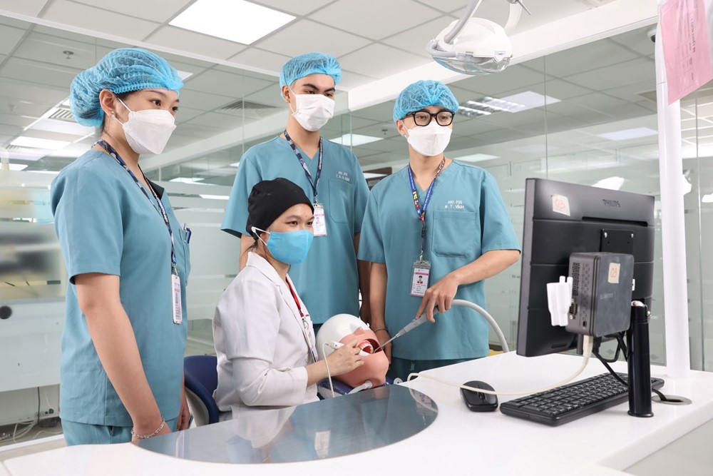 Từ nay, người xúc phạm danh dự, nhân phẩm nhân viên y tế sẽ buộc phải xin lỗi công khai - ảnh 1