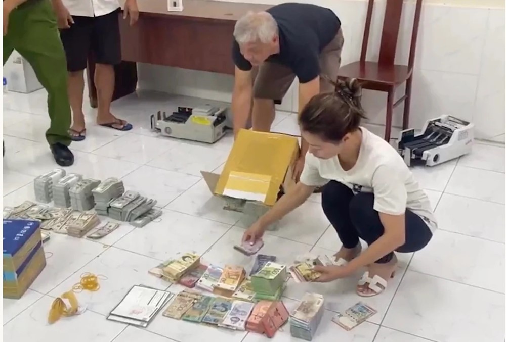 Chủ tiệm vàng ‘tuồn' hơn 2.048 tỷ đồng và 10,7 triệu USD từ Campuchia về Việt Nam  - ảnh 1