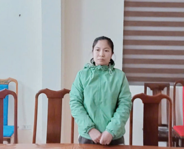 Bắt tạm giam người phụ nữ giấu 160 chỉ vàng trong túi áo, tất chân sau khi nhập cảnh Việt Nam - ảnh 1