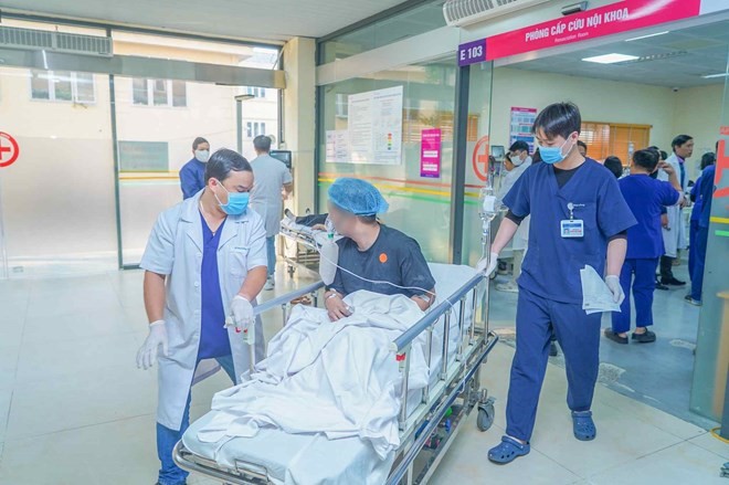 15 nạn nhân nhập viện cấp cứu trong vụ cháy nhà trọ tại Hà Nội, Bệnh viện E kích hoạt báo động đỏ - ảnh 3