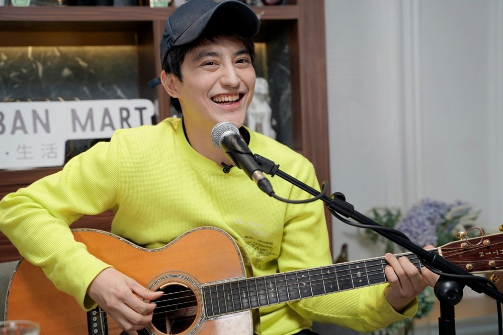 Bắt khẩn cấp nam ca sĩ nổi tiếng, thu giữ tang vật trị giá 26 tỷ đồng - ảnh 1