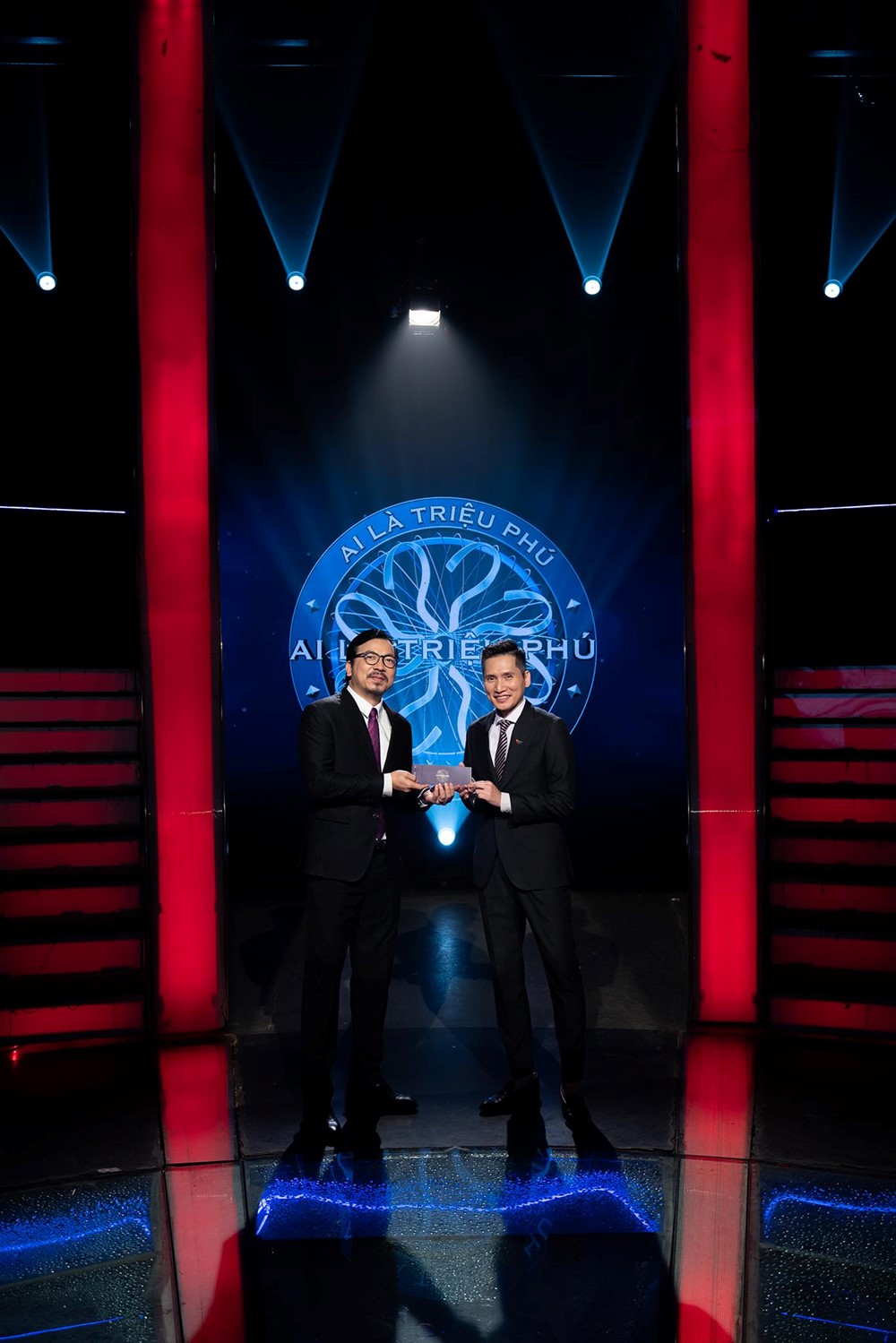 Người dẫn chương trình mới của ‘Ai là triệu phú’: Hiện là Phó Giám đốc, hôn nhân hạnh phúc bên người vợ xinh đẹp cùng công tác tại VTV - ảnh 1