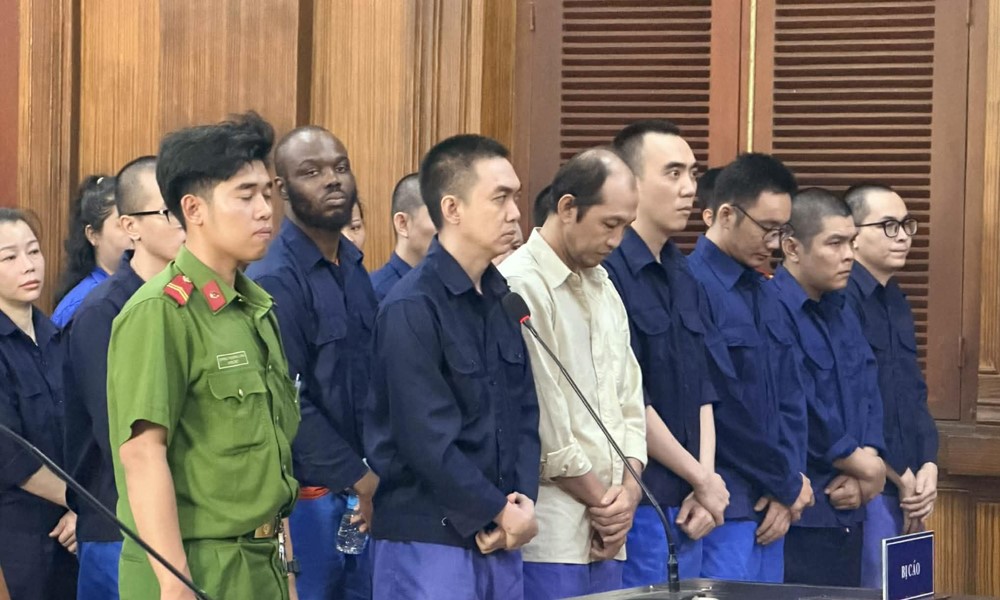 Chủ tiệm vàng, chủ cửa hàng yến sào vận chuyển trái phép hàng nghìn tỷ đồng sang biên giới - ảnh 1