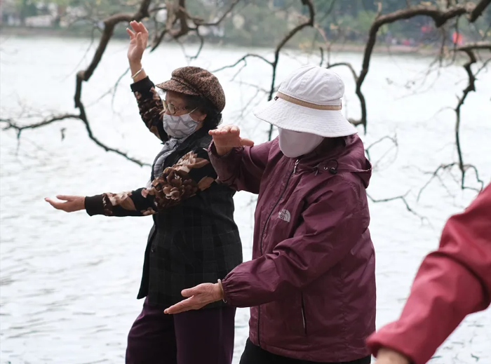 Rét đậm, rét hại ‘phơi bày’ những thói quen giữ ấm sai lầm mà rất nhiều người đang làm - ảnh 2