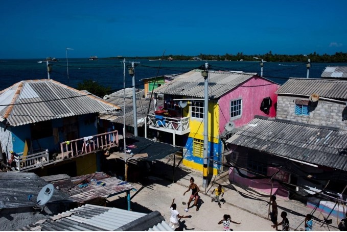 Hòn đảo có diện tích chưa bằng 2 sân vận động: Gần 1.000 người chen chúc trong 115 căn nhà, không bao giờ xảy ra tai nạn, trộm cắp - ảnh 2