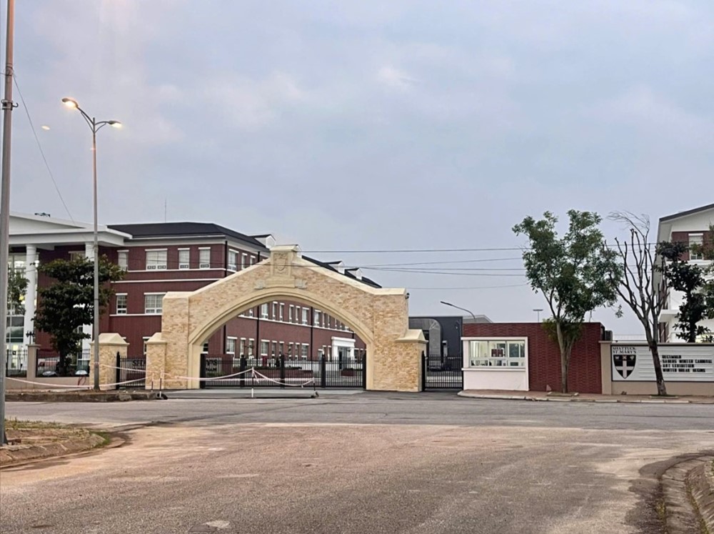 Yêu cầu trường quốc tế có học phí 1,1 tỷ đồng dừng tuyển sinh - ảnh 1