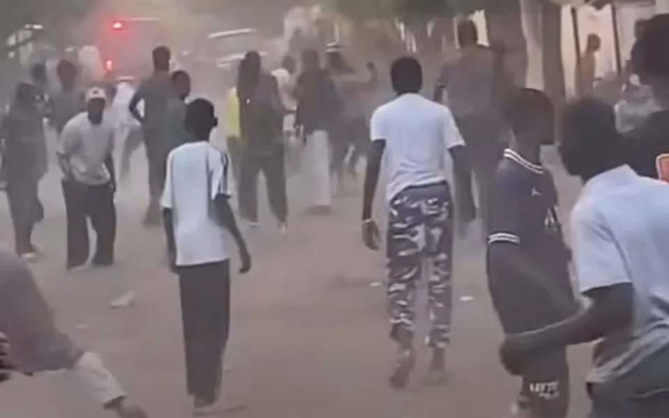 Bắt thầy bói hứa giúp đội tuyển bóng đá quốc gia vô địch châu lục - ảnh 2