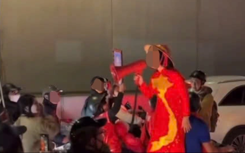 Xác minh video người phụ nữ cầm loa hô hào ‘Công an ngủ hết rồi, tí đi đua xe nhé’ - ảnh 1