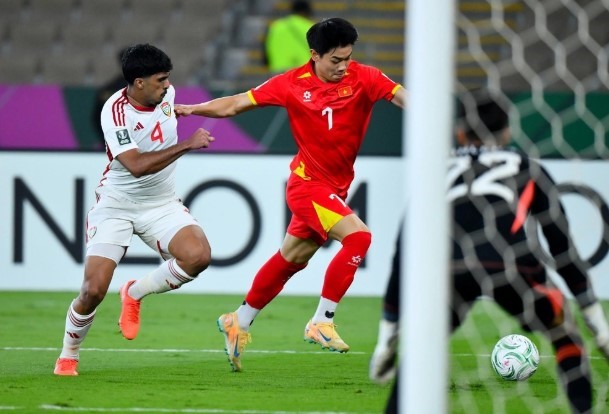 Cầu thủ nổi nhất U23 Việt Nam vướng tin đồn hẹn hò Á hậu SN 2003, được dân mạng Trung Quốc gọi là ‘Messi của Việt Nam’ - ảnh 8